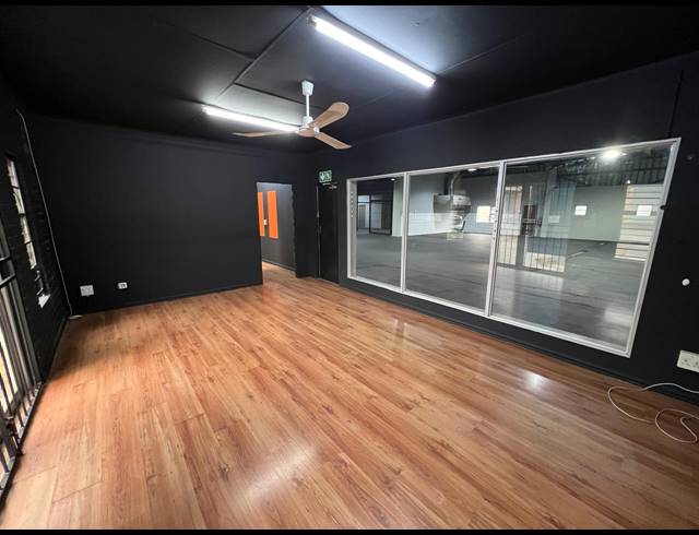 599M² WAREHOUSE TO LET IN LASER PARK